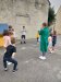 Mimer un sport.